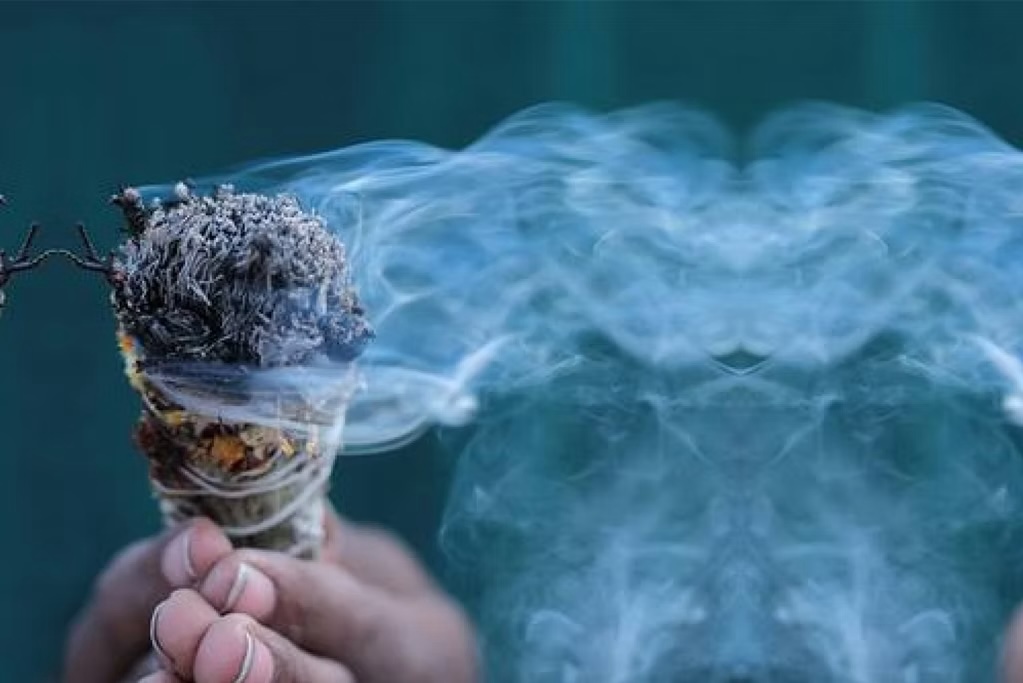 18a3e7_8260ba97bdbb4e3baf802ad8ca44b646~mv2 photo of person holding incense